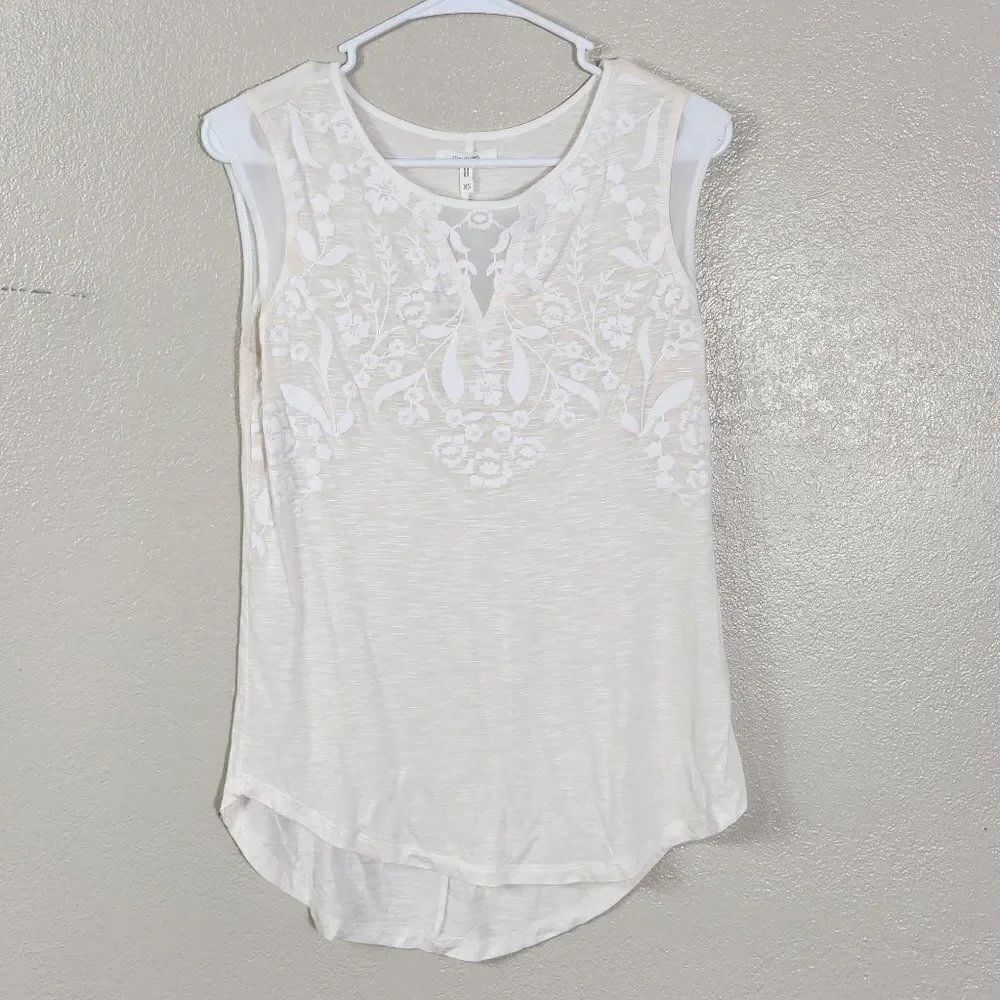 Maurices Tank Top White Size XS Floral NWT
